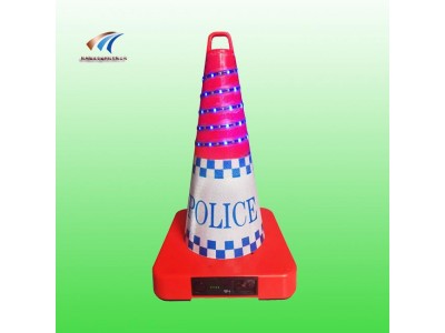 led發(fā)光路錐 防車輛闖入報警路錐生產(chǎn)廠家